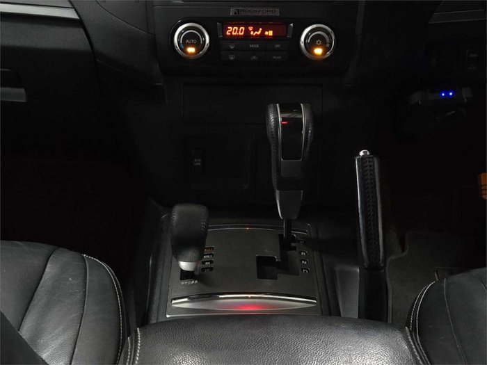 2012 Mitsubishi Pajero GLX