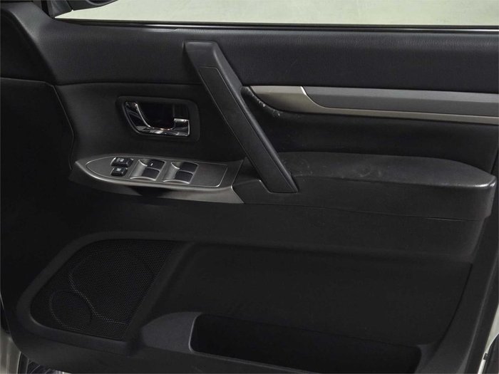 2012 Mitsubishi Pajero GLX