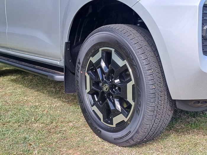 2025 Nissan Navara ST-X (4x4) Leather/NO Sunroof