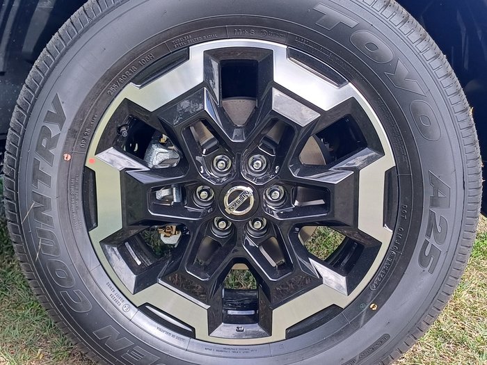 2025 Nissan Navara ST-X (4x4) Leather/NO Sunroof