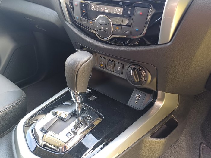 2025 Nissan Navara ST-X (4x4) Leather/NO Sunroof