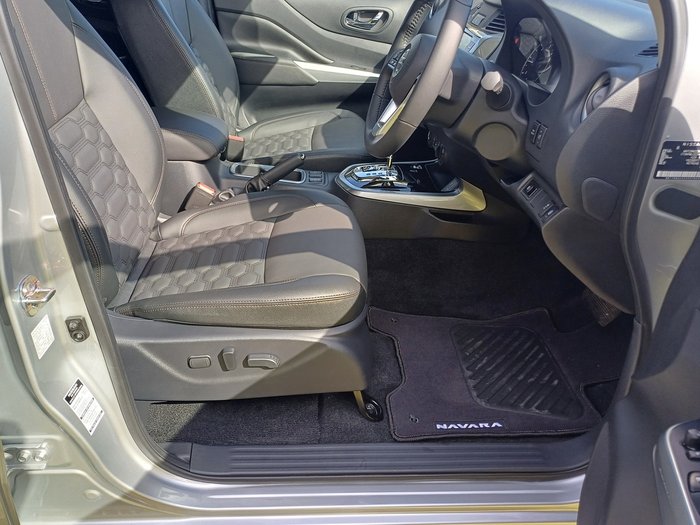 2025 Nissan Navara ST-X (4x4) Leather/NO Sunroof