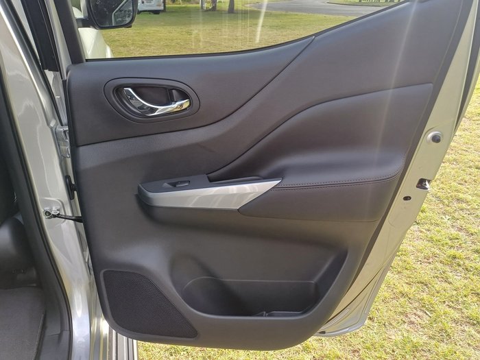 2025 Nissan Navara ST-X (4x4) Leather/NO Sunroof