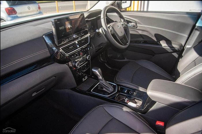 2025 Mahindra XUV3XO AX7L