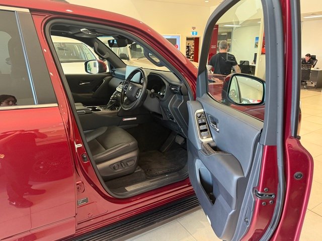 2024 Toyota LANDCRUISER LC300 3.3L V6 DSL VX 7 Seats