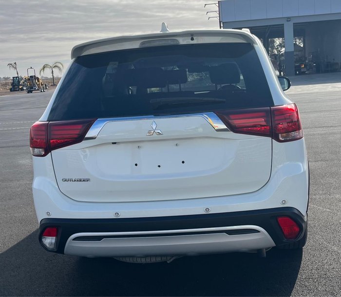 2021 Mitsubishi Outlander LS