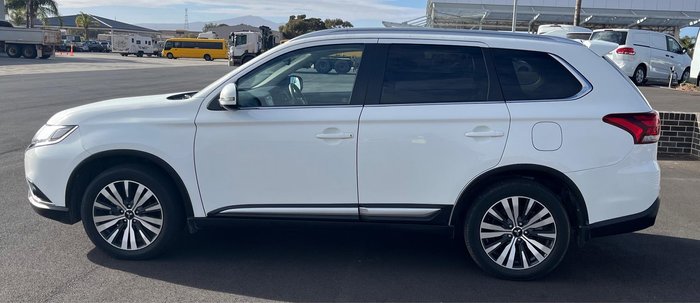 2021 Mitsubishi Outlander LS