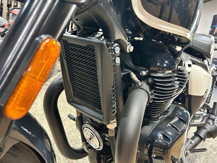 2025 Royal Enfield SHOTGUN 650 WHITE
