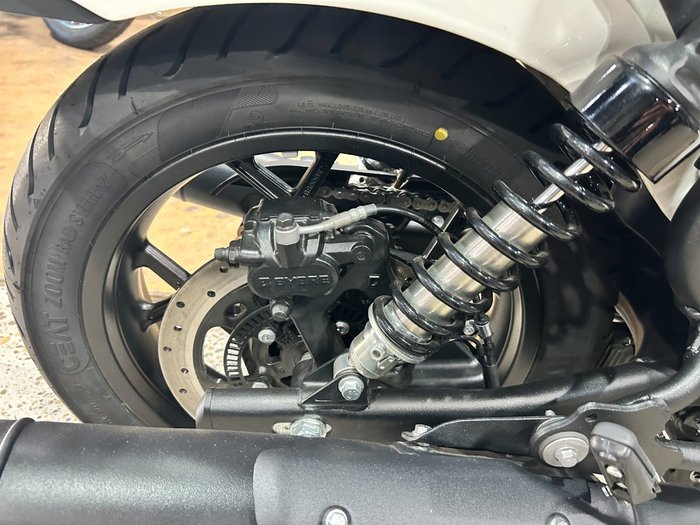 2025 Royal Enfield SHOTGUN 650 WHITE