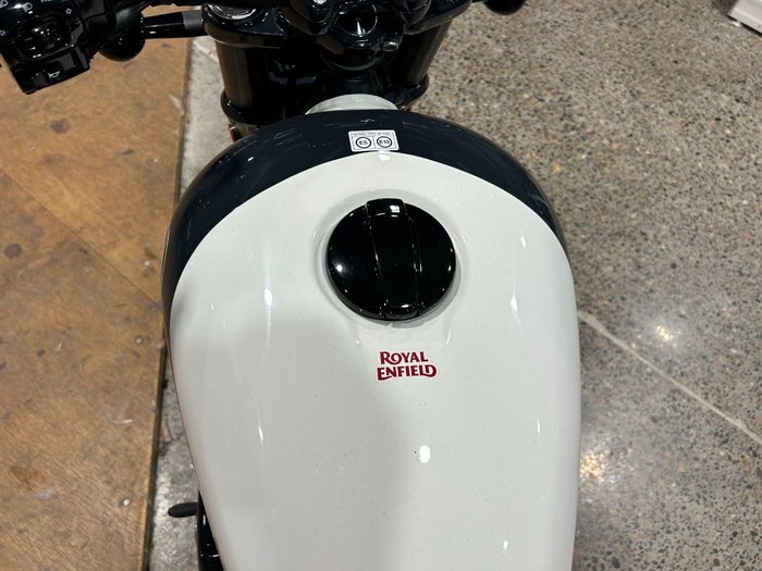 2025 Royal Enfield SHOTGUN 650 WHITE