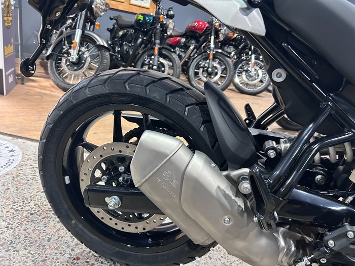 2025 Royal Enfield GUERILLA 450 SILVER