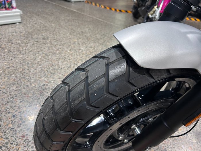 2025 Royal Enfield GUERILLA 450 SILVER