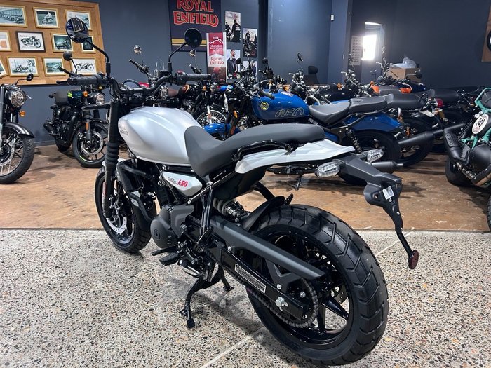 2025 Royal Enfield GUERILLA 450 SILVER