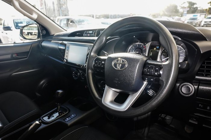 2022 Toyota Hilux SR