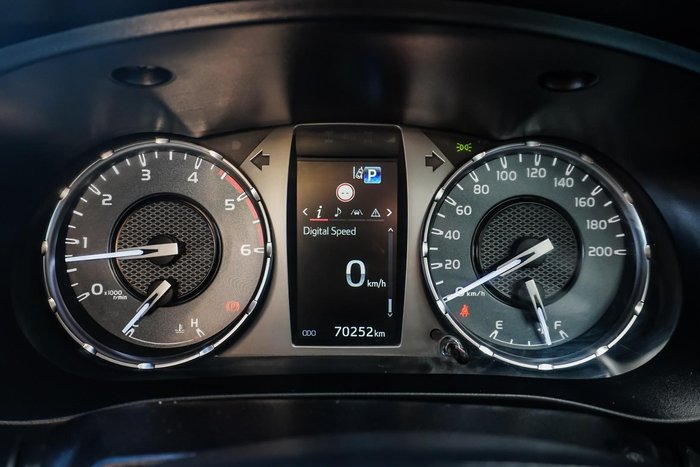 2022 Toyota Hilux SR