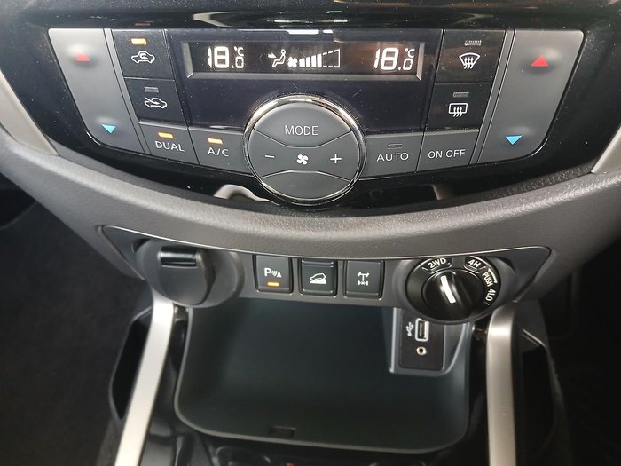2019 Nissan Navara ST-X