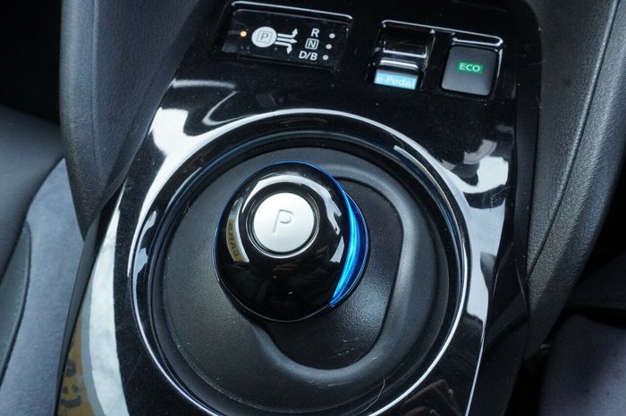2022 Nissan LEAF 