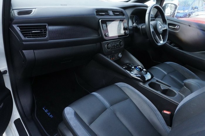 2022 Nissan LEAF 