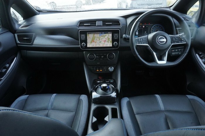2022 Nissan LEAF 