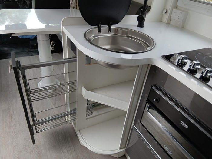 2021 Winnebago Iluka