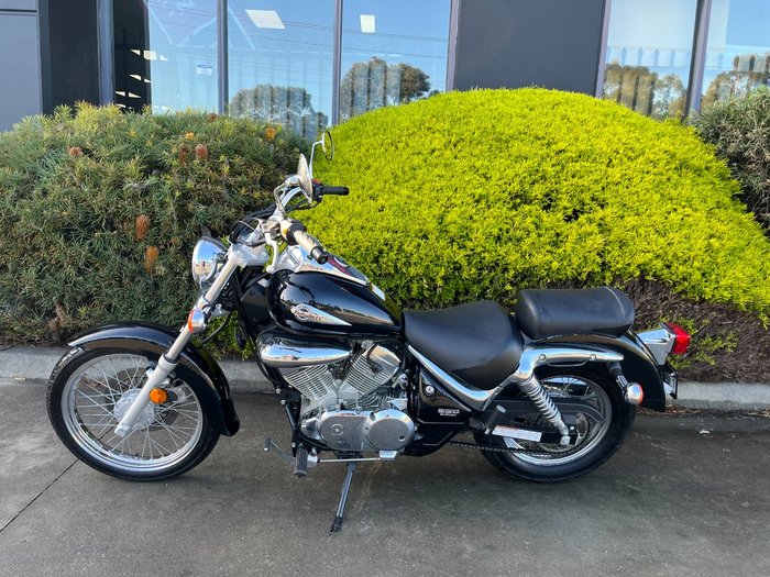 2014 Suzuki VL250 (LC250 INTRUDER) Black