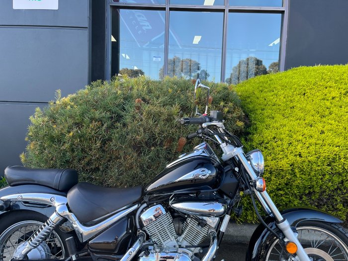 2014 Suzuki VL250 (LC250 INTRUDER) Black