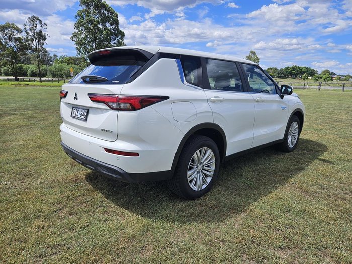 2024 Mitsubishi Outlander PHEV ES