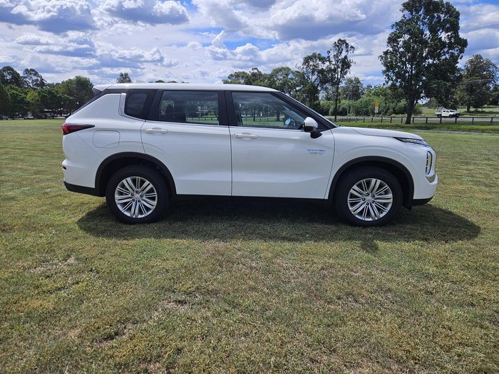 2024 Mitsubishi Outlander PHEV ES