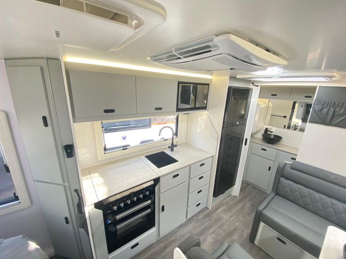 2025 JB Caravans Gator X 17'10 Fd Cafe Full Offroad