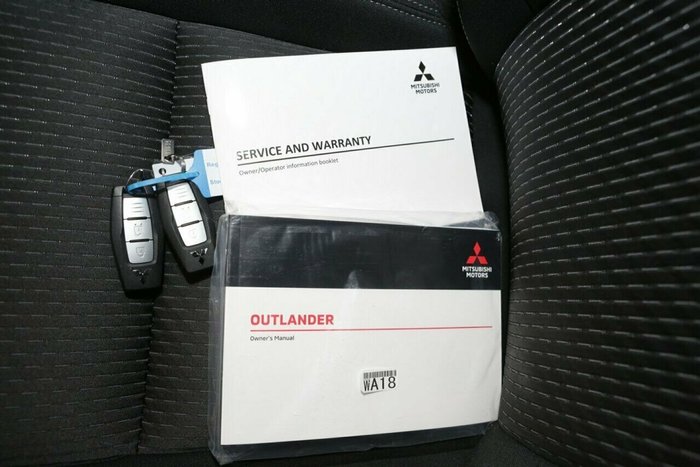 2024 Mitsubishi Outlander LS