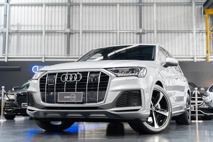 2023 Audi Q7 55 TFSI S line
