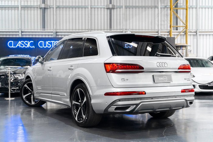 2023 Audi Q7 55 TFSI S line