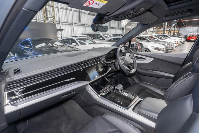 2023 Audi Q7 55 TFSI S line
