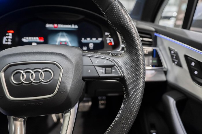 2023 Audi Q7 55 TFSI S line