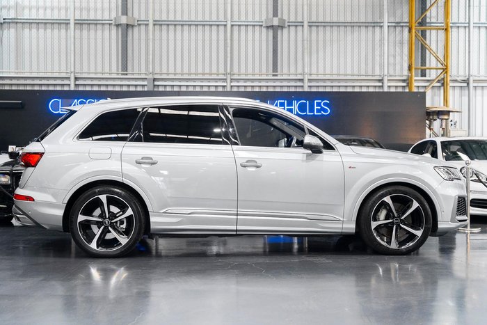 2023 Audi Q7 55 TFSI S line