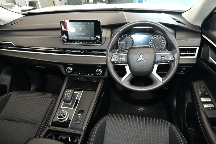 2024 Mitsubishi Outlander ES