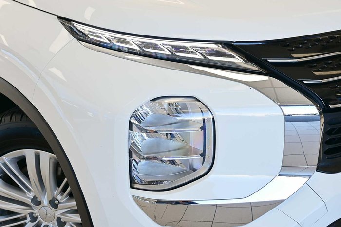 2024 Mitsubishi Outlander ES
