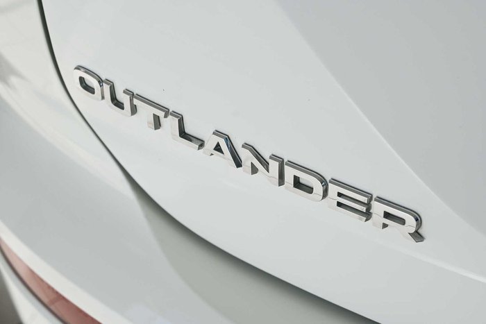 2024 Mitsubishi Outlander ES
