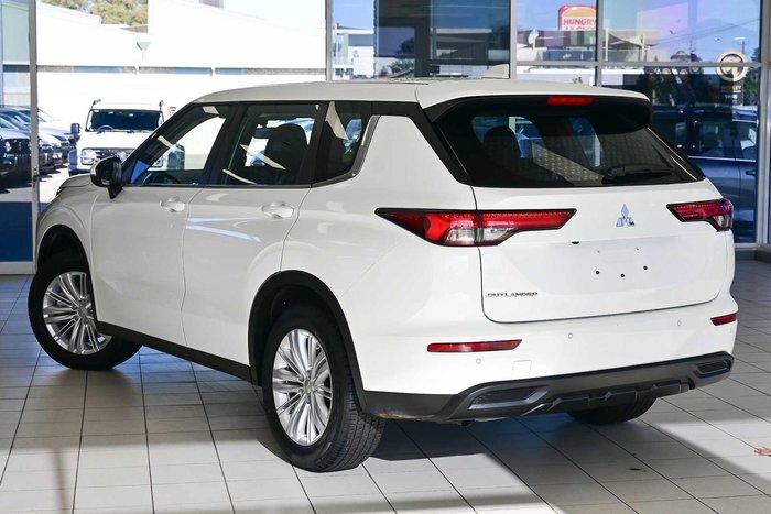 2024 Mitsubishi Outlander ES