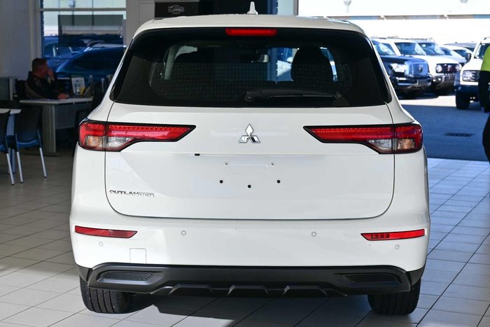 2024 Mitsubishi Outlander ES