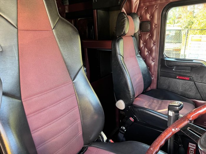 2011 Kenworth T909 WHITE
