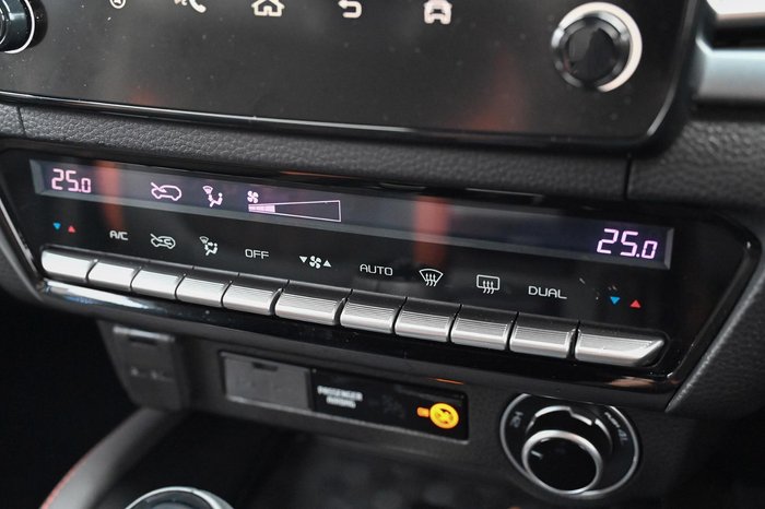 2025 Mazda BT-50 SP