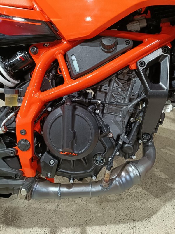 2025 KTM 390 DUKE ORANGE