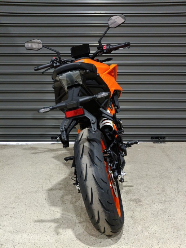 2025 KTM 390 DUKE ORANGE