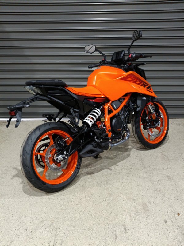 2025 KTM 390 DUKE ORANGE