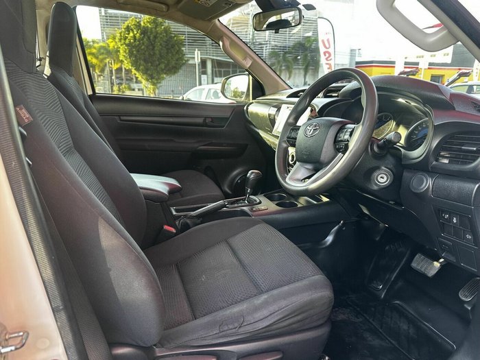 2019 Toyota Hilux SR