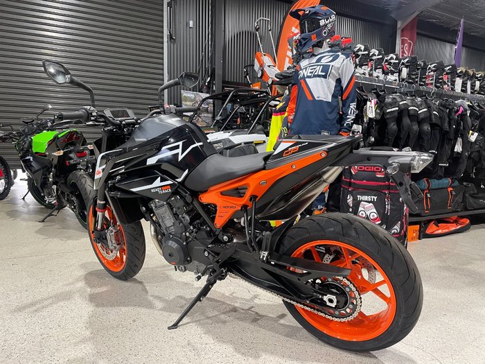 2023 KTM 890 DUKE GP BLACK