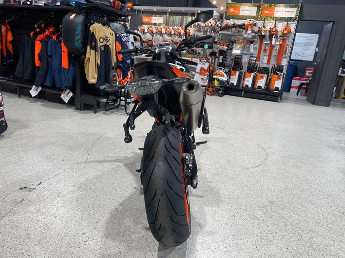 2023 KTM 890 DUKE GP BLACK