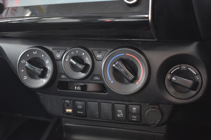 2021 Toyota Hilux SR
