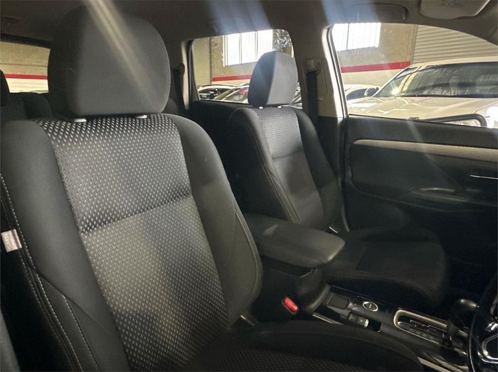 2017 Mitsubishi Outlander LS Safety Pack